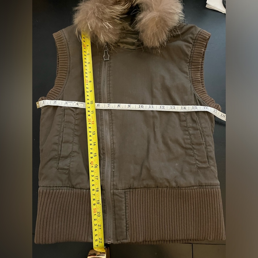 Monarchy Vest with Fur Trimmed hood - Picture 10 of 10